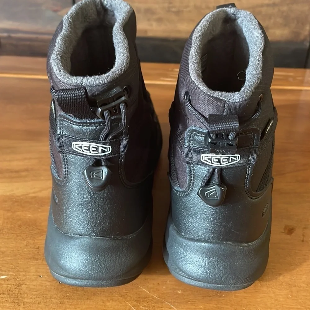 Keen NWT UNEEK SNK Chukka Boots Size 8.5